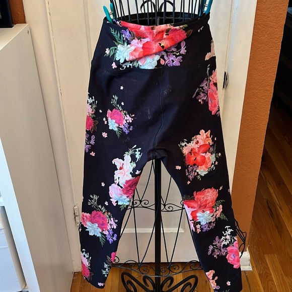 Peloton Cadence Legging Asian Heritage Month Limited Edition Floral-Size L - Picture 4 of 5